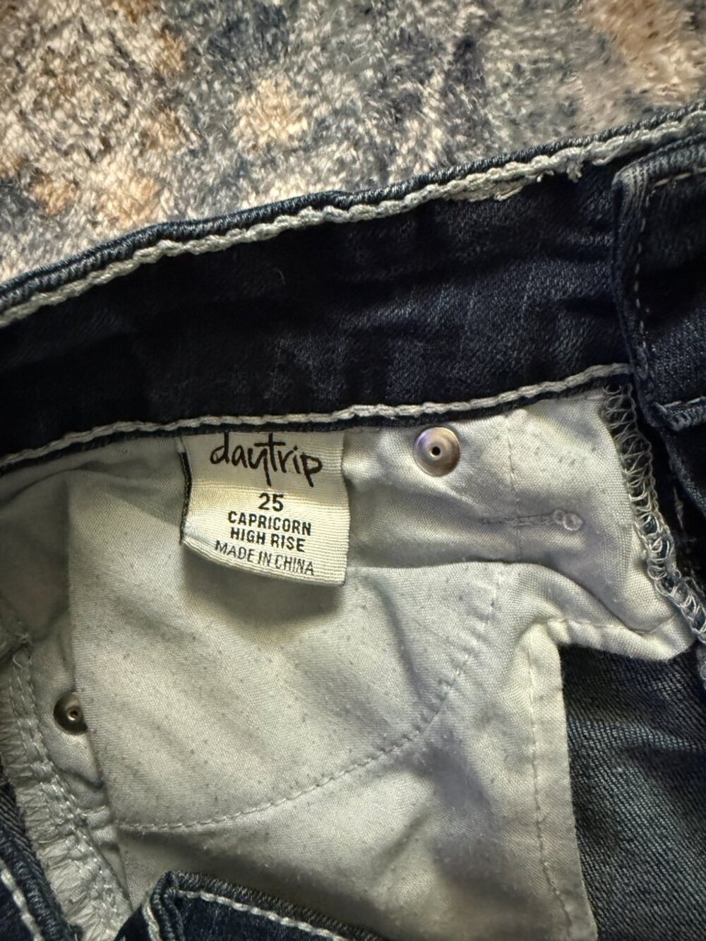 Daytrip Capricorn High Rise Distressed Cutoff Denim Shorts Studded Size 25 - Picture 4 of 6